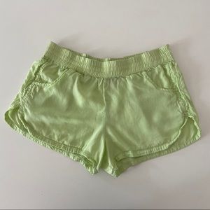 ATHLETA Tia shorts in Pale Cactus Size Medium